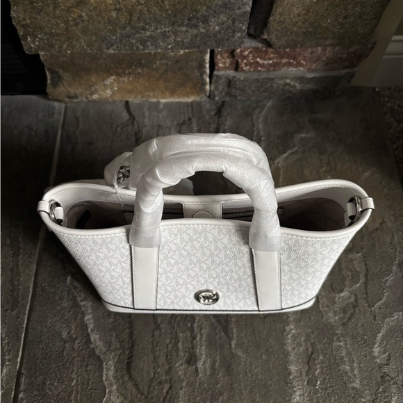 NWT Michael Kors Luisa Small Satchel - Picture 9 of 14